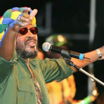 Dia do Trabalhador: Edson Gomes faz show gratuito nesta quinta em Salvador