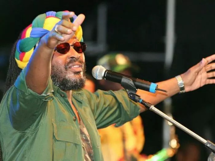 Dia do Trabalhador: Edson Gomes faz show gratuito nesta quinta em Salvador