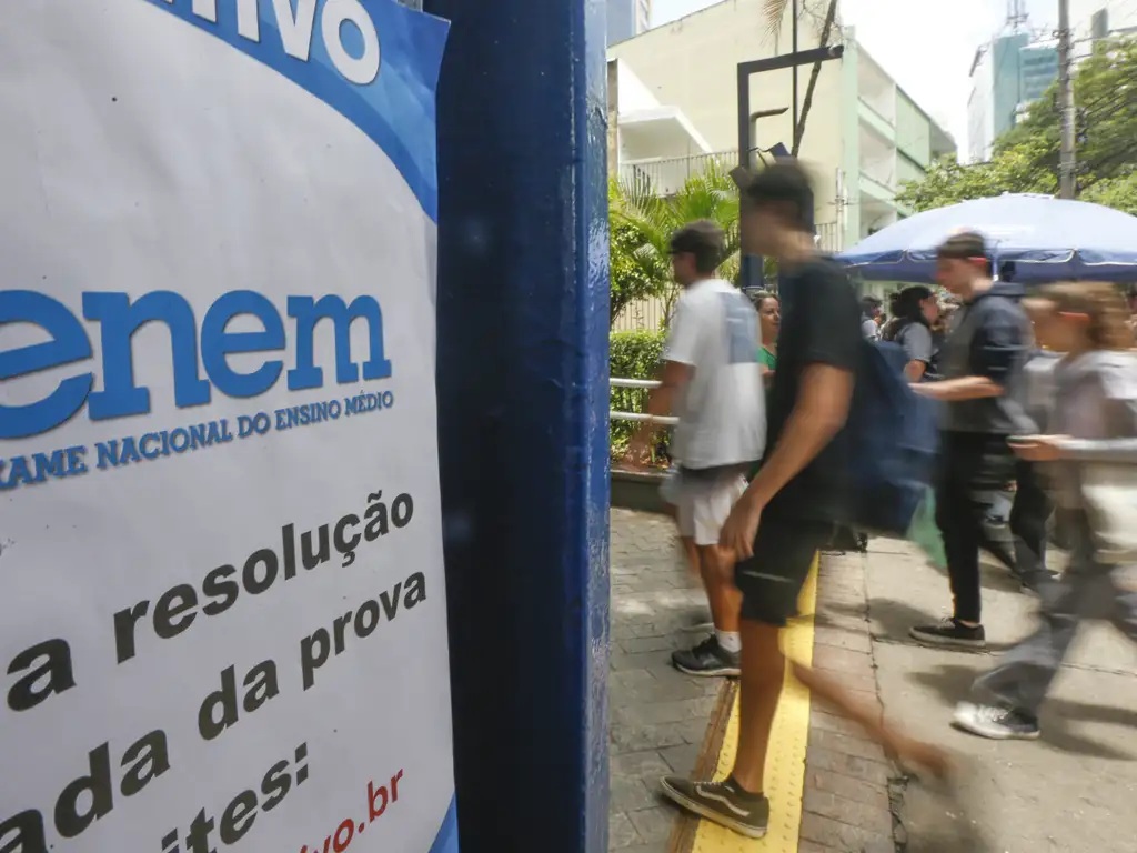 Estudantes da rede pública terão pré-inscrição automática no Enem