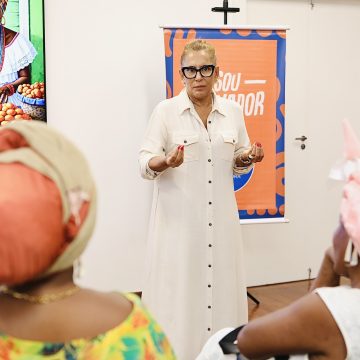 Baianas e baianos de acarajé participam de qualificação em Salvador