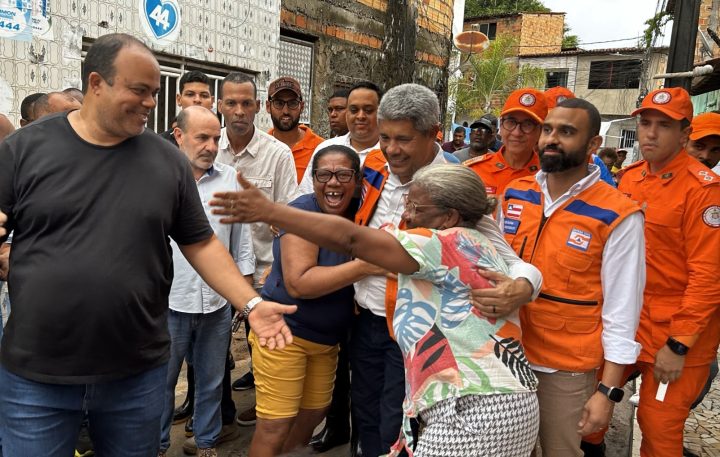 Governador da BA vistoria áreas afetadas pelas fortes chuvas em Santo Amaro e reforça apoio às famílias atingidas
