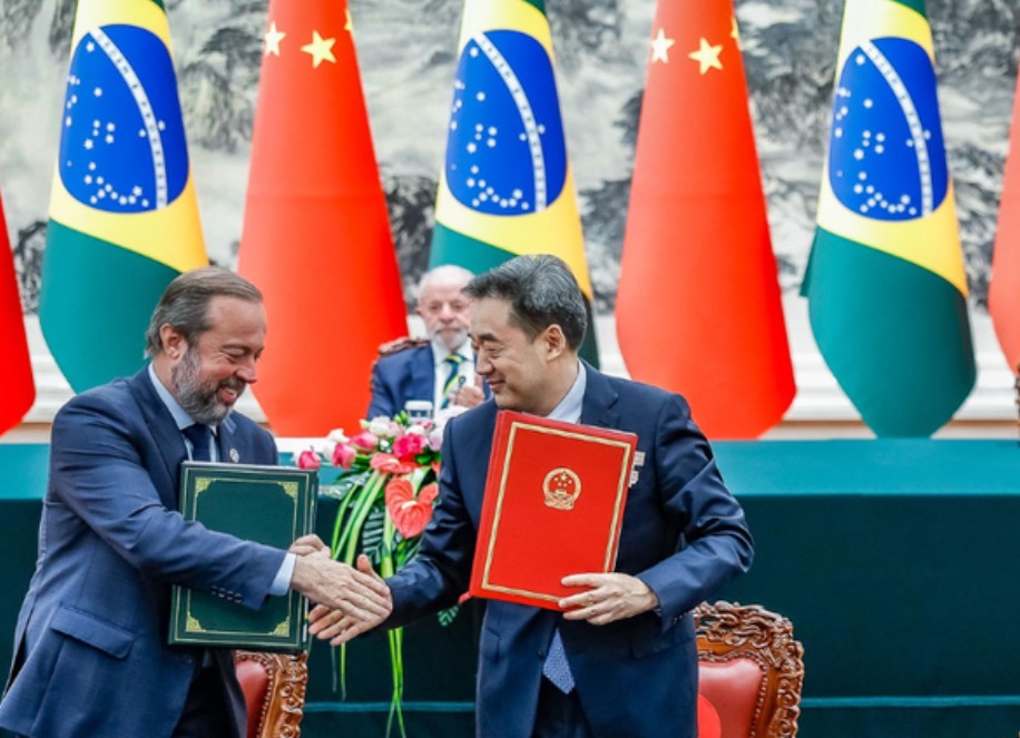 Brasil e China firmam acordo para ampliar exportação de etanol e cooperação energética