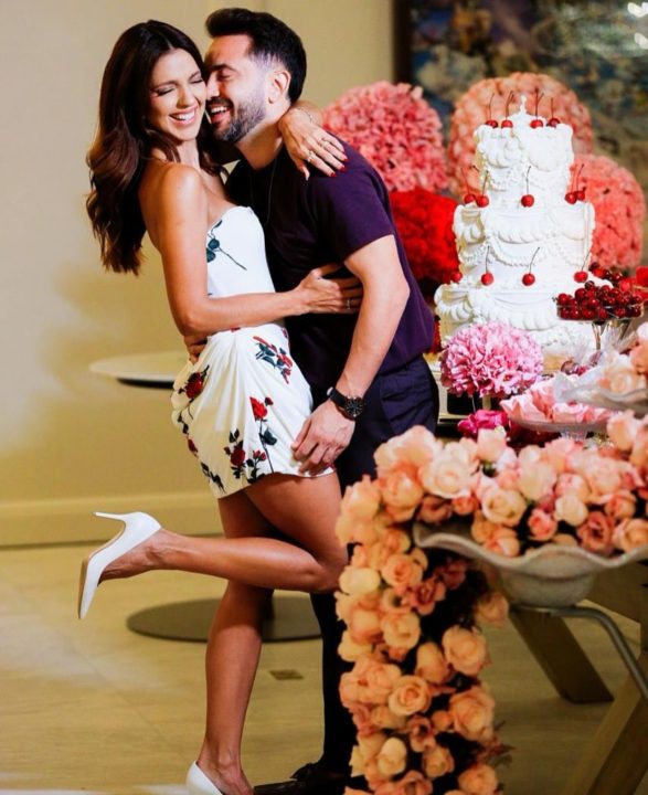 Esposa de Everton Ribeiro comemora aniversário com festa no Corredor da Vitória; veja fotos