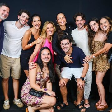 Karla Felmanas ganha viagem ‘vendada’ e curte show de Ivete Sangalo em Salvador: ‘Melhor surpresa’
