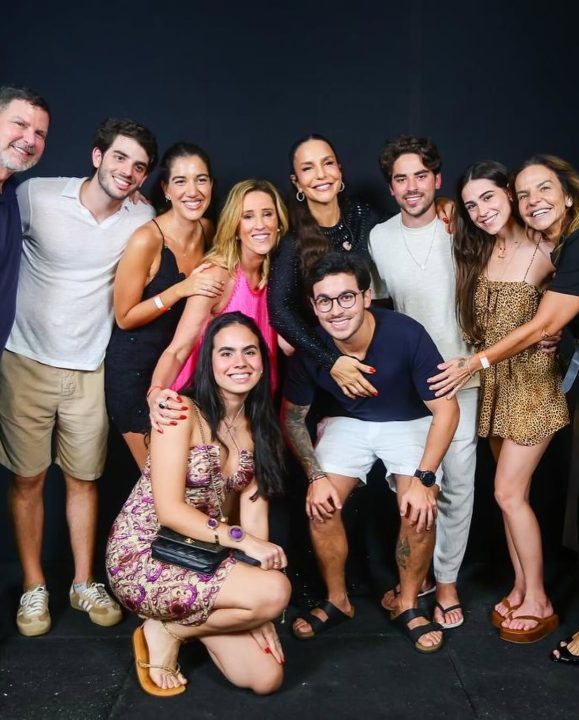 Karla Felmanas ganha viagem ‘vendada’ e curte show de Ivete Sangalo em Salvador: ‘Melhor surpresa’