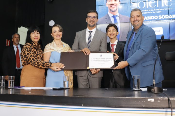 Apresentador Fernando Sodake recebe Título de Cidadão de Salvador
