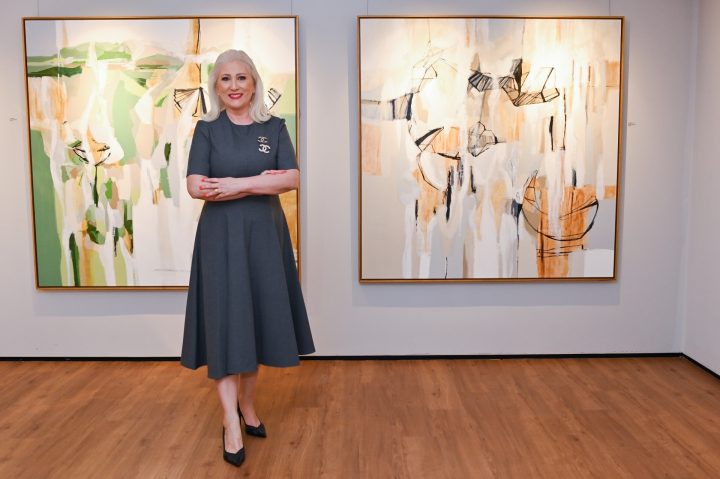 Galeria de arte no Caminho das Árvores inaugura exposição com valorização da arte feminina