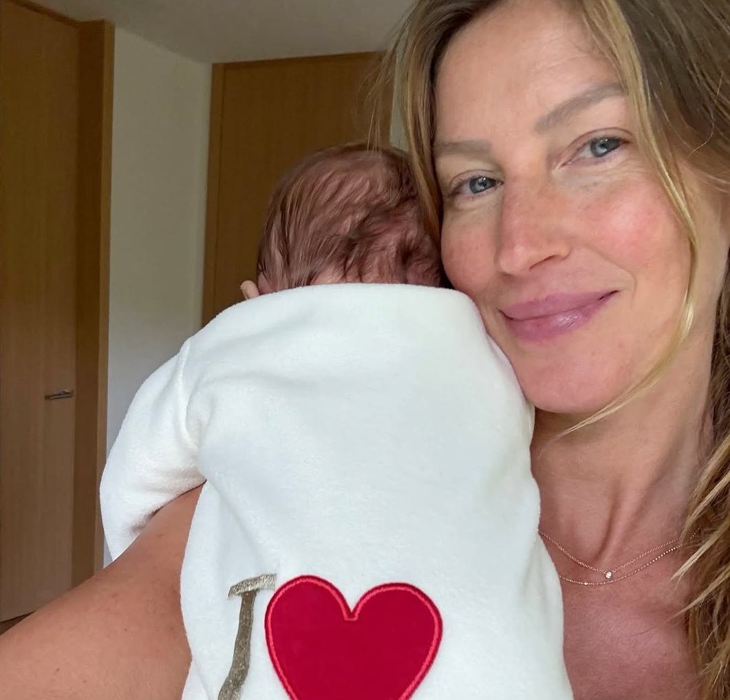 Gisele Bündchen mostra fotos com filho caçula pela primeira vez