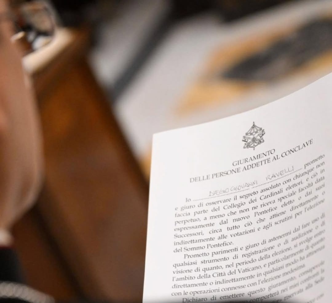 Funcionários do Vaticano fazem juramento de sigilo antes do Conclave