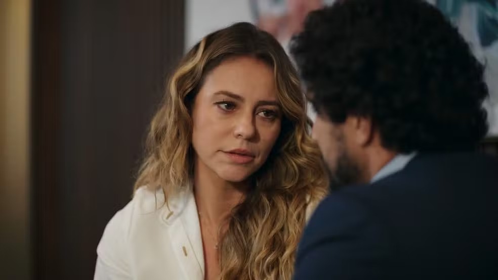 Em Vale Tudo, Ivan encurrala Heleninha: ‘Você bebeu?’