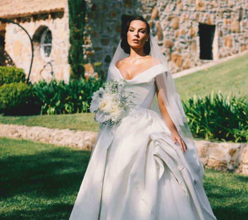 Isis Valverde surge deslumbrante para casamento com Marcus Buaiz; veja fotos