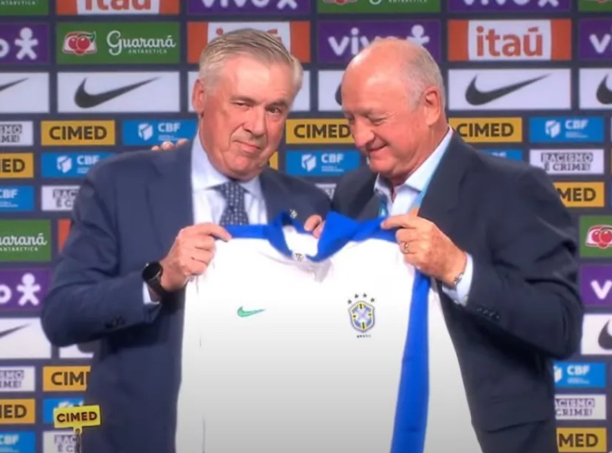Ancelotti ganha jaqueta histórica de Zagallo em apresentação na Seleção Brasileira