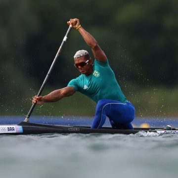 Baiano Isaquias Queiroz conquista medalha de ouro na Copa do Mundo de Canoagem Velocidade