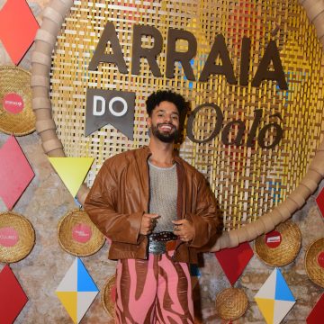 Jô Barros homenageia o Nordeste em show de abertura do Arraiá do Alô Alô Bahia