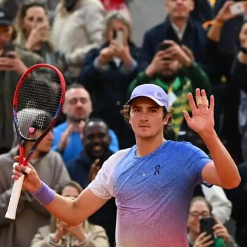 João Fonseca perde para britânico e deixa torneio em Roland Garros