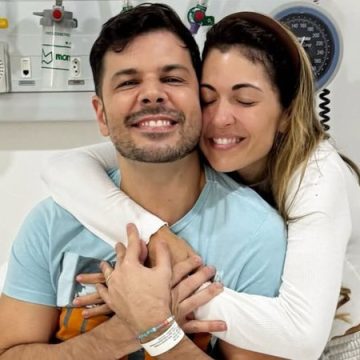 Esposa de ex-apresentador da Globo atualiza estado de saúde dele após retirada de tumor