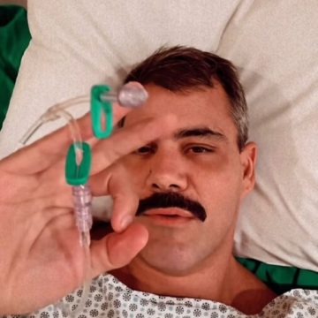 Juliano Cazarré recebe alta após cirurgia no joelho: ‘Um pouco invasiva’