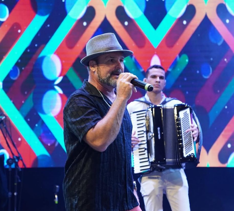 Shopping em Salvador promove ‘Arraiá de São João’ com show gratuito da banda Leo Estakazero