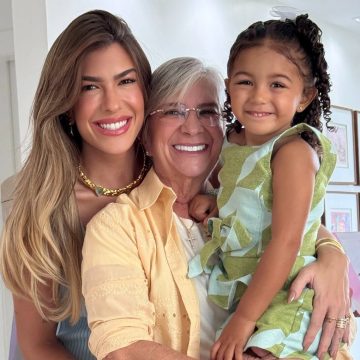Lore Improta abre álbum de fotos do Dia das Mães em família