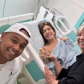 Lore Improta passa por cirurgia e toma banho com ajuda de Léo Santana