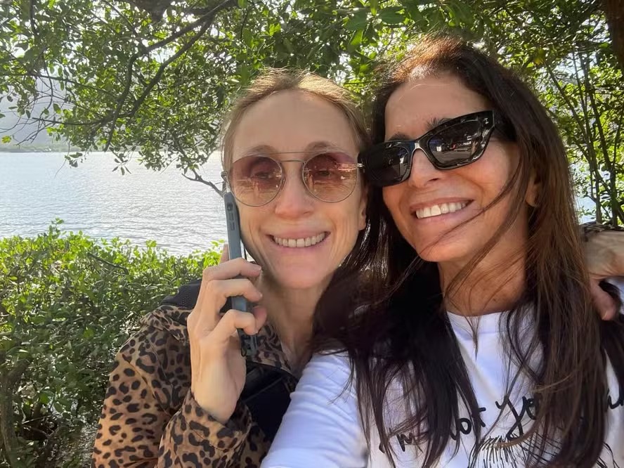 Malu Mader surge em passeio no Rio com colega atriz do grupo de ‘melhores amigas’: ‘Nós duas pra sempre’