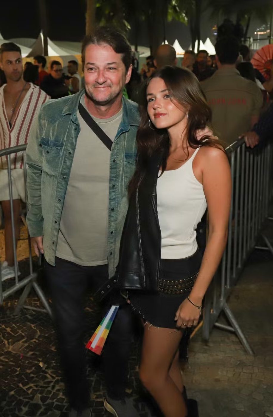 Marcelo Serrado vai com a filha a show de Lady Gaga no Rio de Janeiro