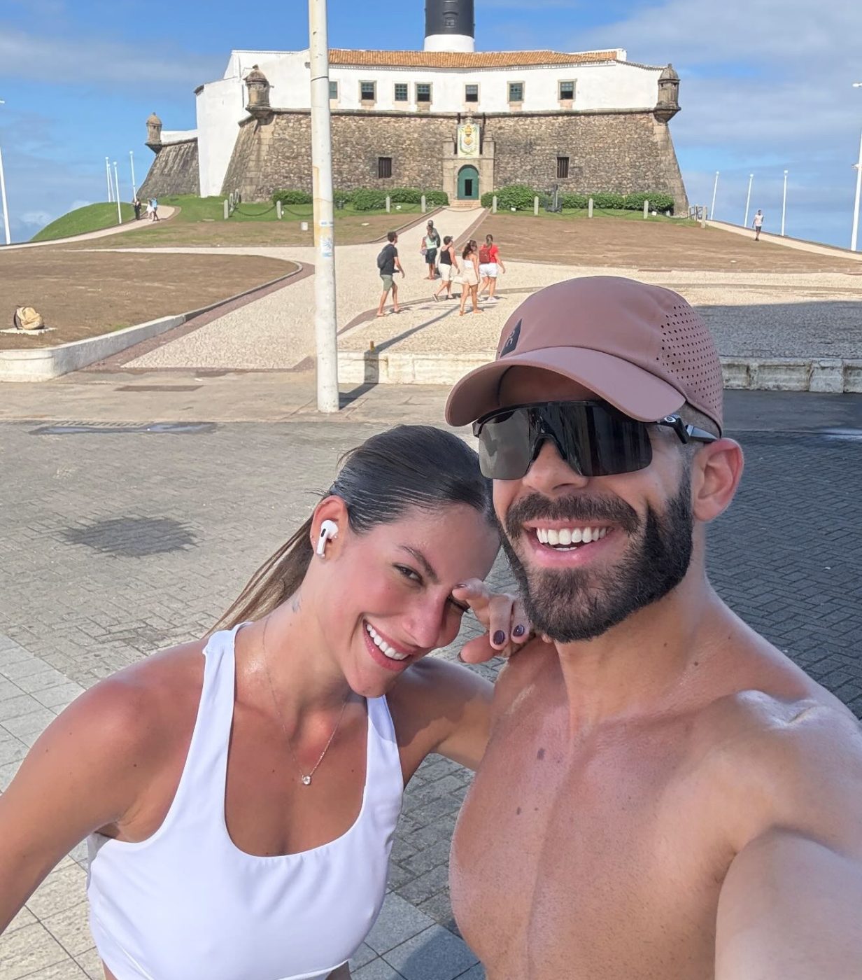 Em Salvador, Mari Gonzalez compartilha momento fitness com Pipo Marques