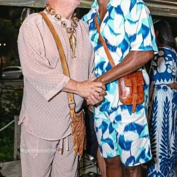 Milton Cunha faz aparição ao lado do namorado em festa no Rio de Janeiro
