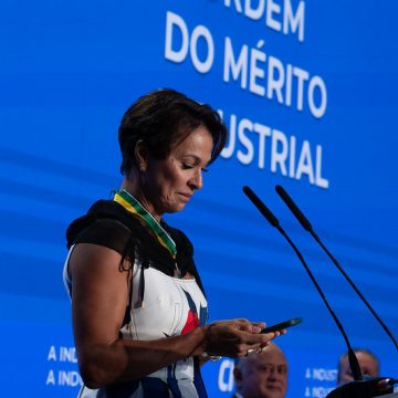 Empresária baiana que fundou Avatim recebe comenda da CNI em Brasília