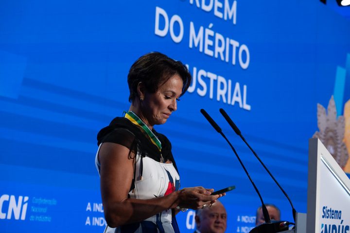 Empresária baiana que fundou Avatim recebe comenda da CNI em Brasília
