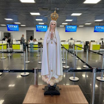 Azul transporta imagem peregrina de Nossa Senhora de Fátima em voo especial para Mato Grosso