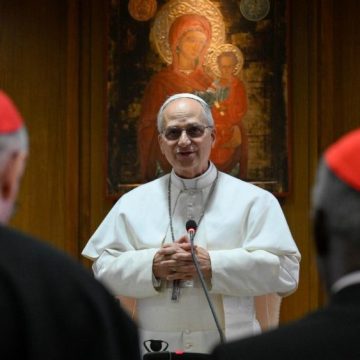 Papa Leão XIV foi eleito com mais de 100 votos, revela cardeal
