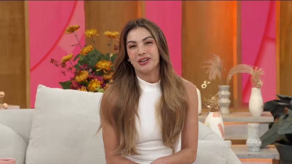 Após cirurgia, Patrícia Poeta diz que apresentará Encontro sentada ao longo da semana