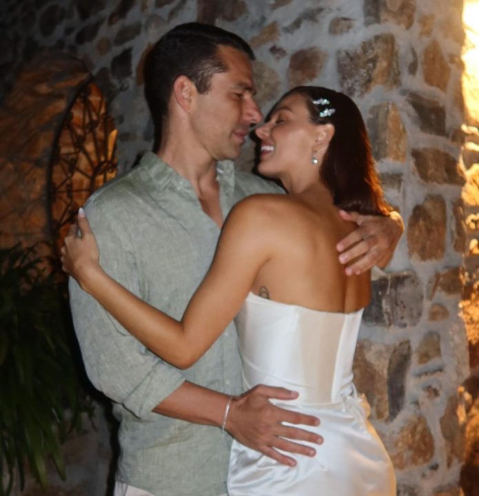 Isis Valverde e Marcus Buaiz reúnem famosos em festa de pré-wedding