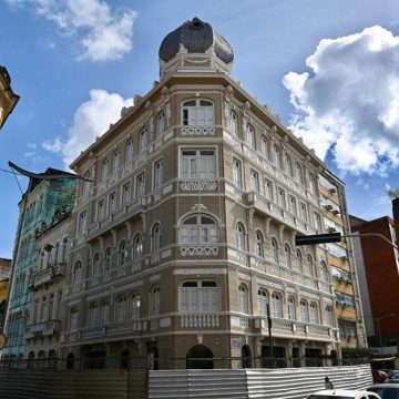 Marco da arquitetura eclética de Salvador, prédio da Juceb passa por requalificação