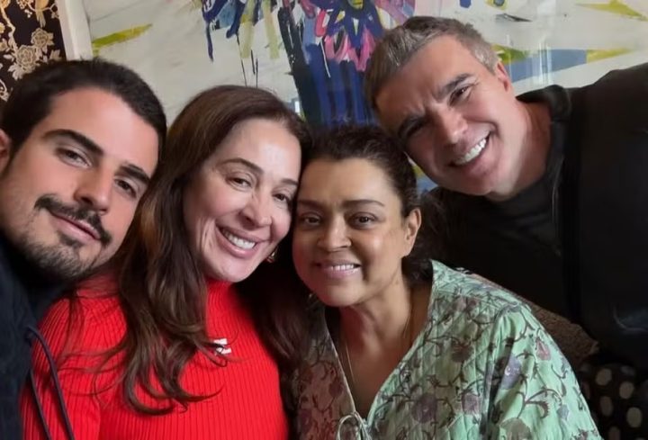 Preta Gil recebe visita de Claudia Raia, Enzo Celulari e Jarbas Homem de Mello nos EUA