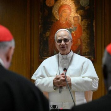 Papa Leão XIV foi eleito com mais de 100 votos, revela cardeal