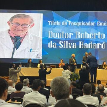 Médico baiano Roberto Badaró recebe título de Pesquisador Emérito em cerimônia no Rio de Janeiro