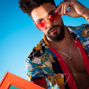 Do arrocha clássico ao brega raiz: Jô Barros promete show especial no Arraiá do Alô Alô