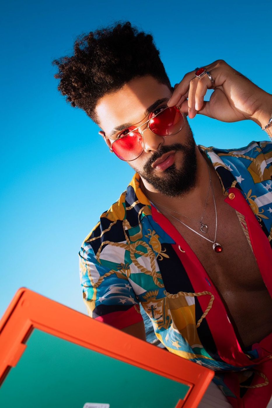 Do arrocha clássico ao brega raiz: Jô Barros promete show especial no Arraiá do Alô Alô