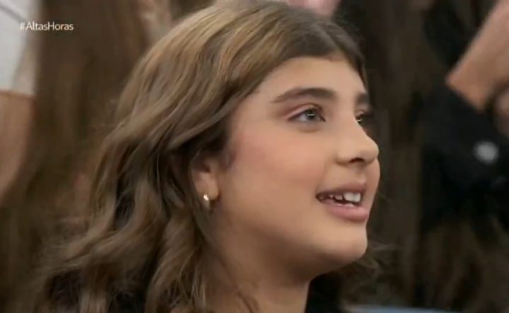 Sofia, filha de Cauã Reymond e Grazi Massafera, encanta ao participar de programa ao lado do pai
