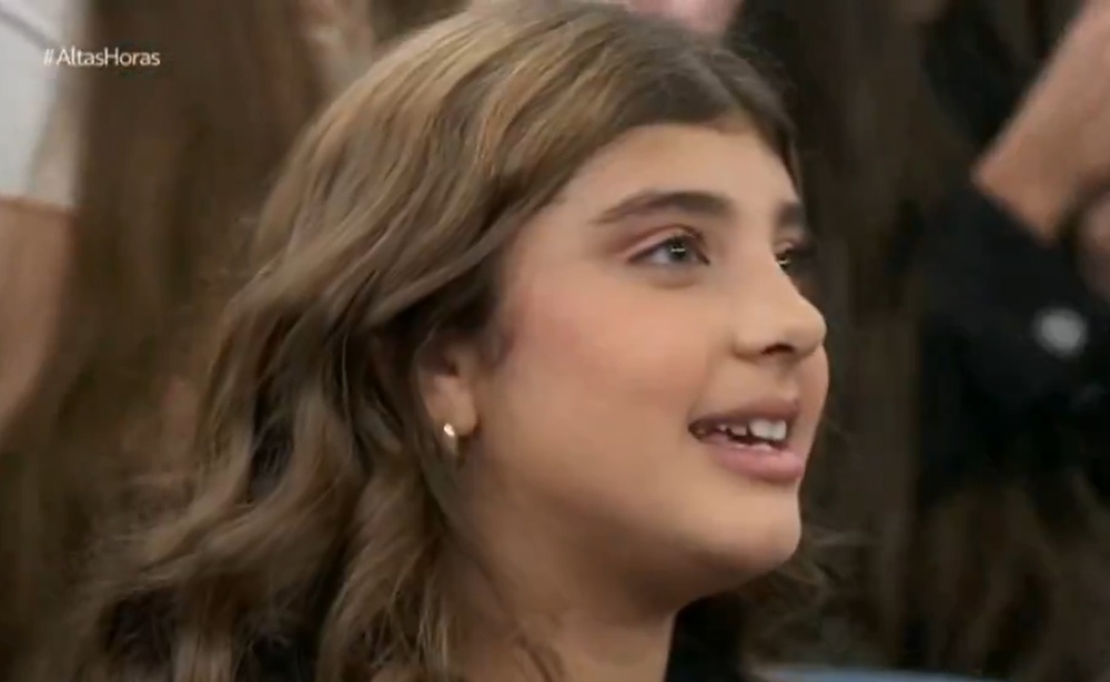 Sofia, filha de Cauã Reymond e Grazi Massafera, encanta ao participar de programa ao lado do pai