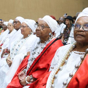 Centenário de Mãe Stella de Oxóssi é celebrado em sessão solene na Alba; veja fotos