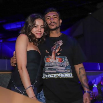 Xamã e Sophie Charlotte posam em clima de romance em show no Rio