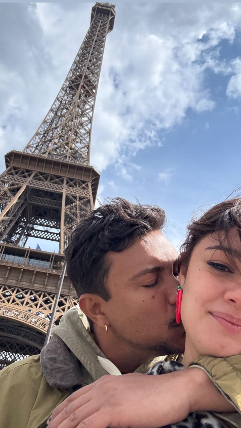 Xamã e Sophie Charlotte aparecem juntos com foto romântica em Paris