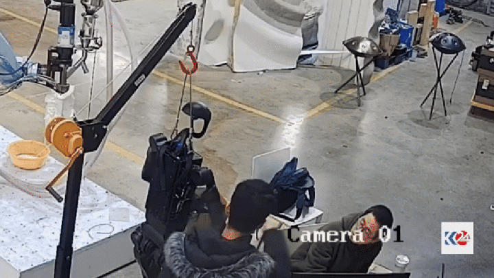Robô ‘ataca’ homens que o controlavam em fábrica