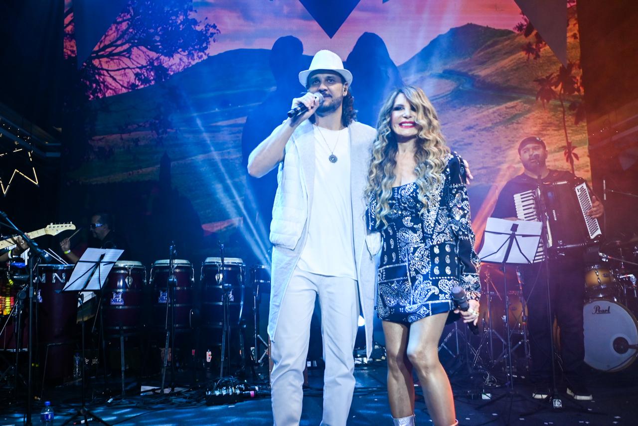 De surpresa, Tato do Falamansa canta com Elba Ramalho no Arraiá do Alô Alô Bahia