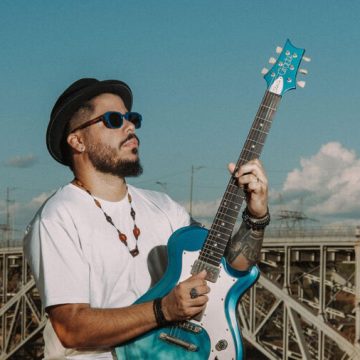 Premiado guitarrista baiano, Igor Gnomo apresenta show especial na Sala do Coro do TCA
