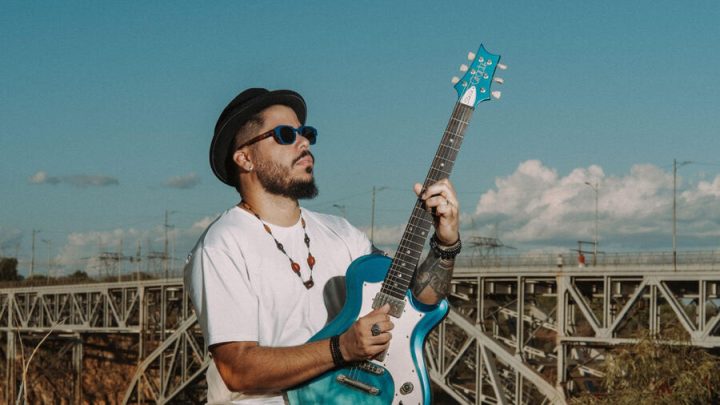 Premiado guitarrista baiano, Igor Gnomo apresenta show especial na Sala do Coro do TCA