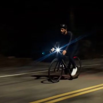 Vale Tudo: Afonso sofre acidente durante trilha de bicicleta